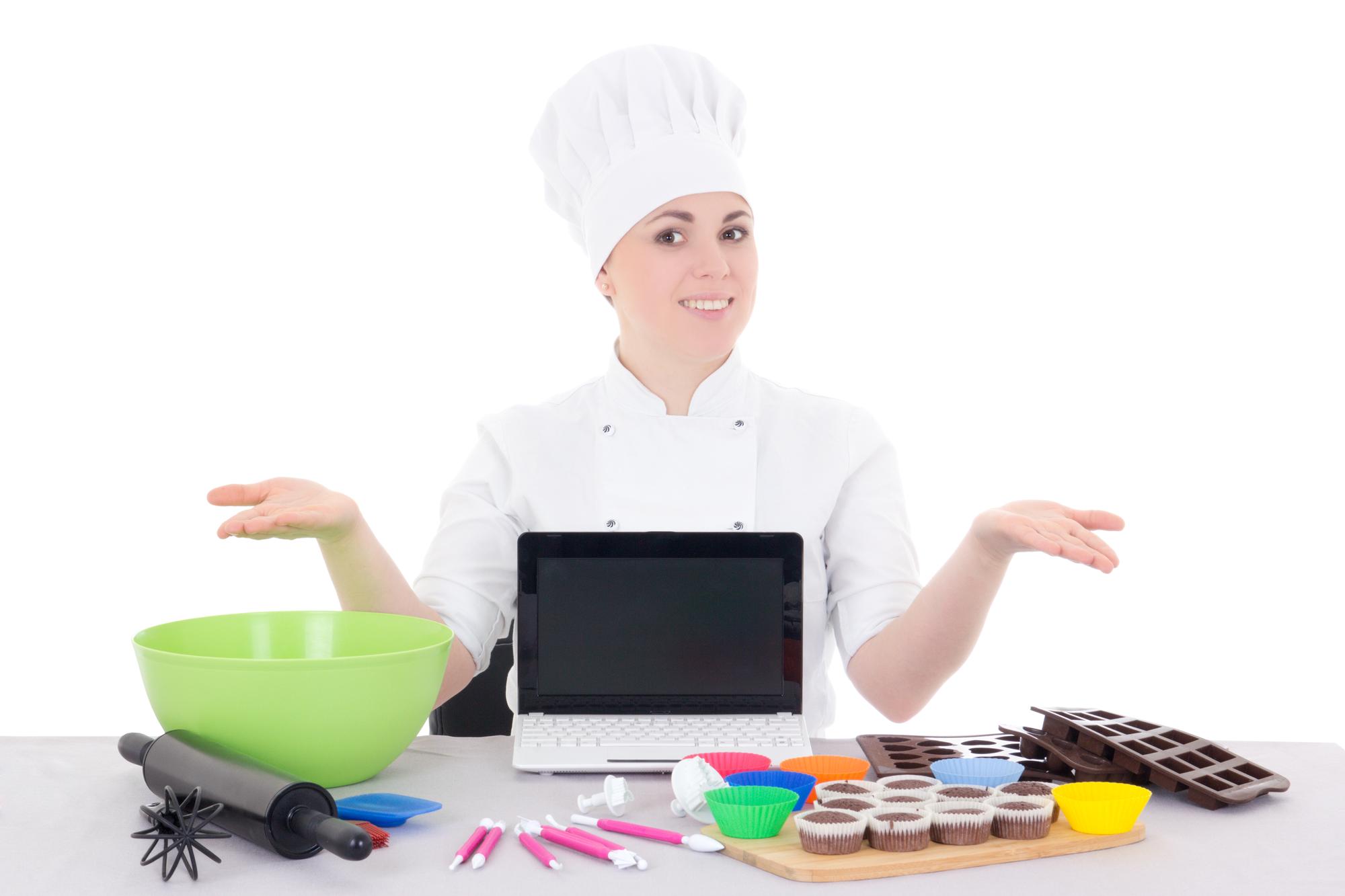 Chef al lavoro in cucina artigianale